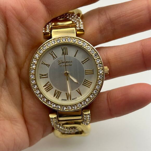 Geneva Platinum Gold Crystals Cuff Watch New Battery - Picture 7 of 8